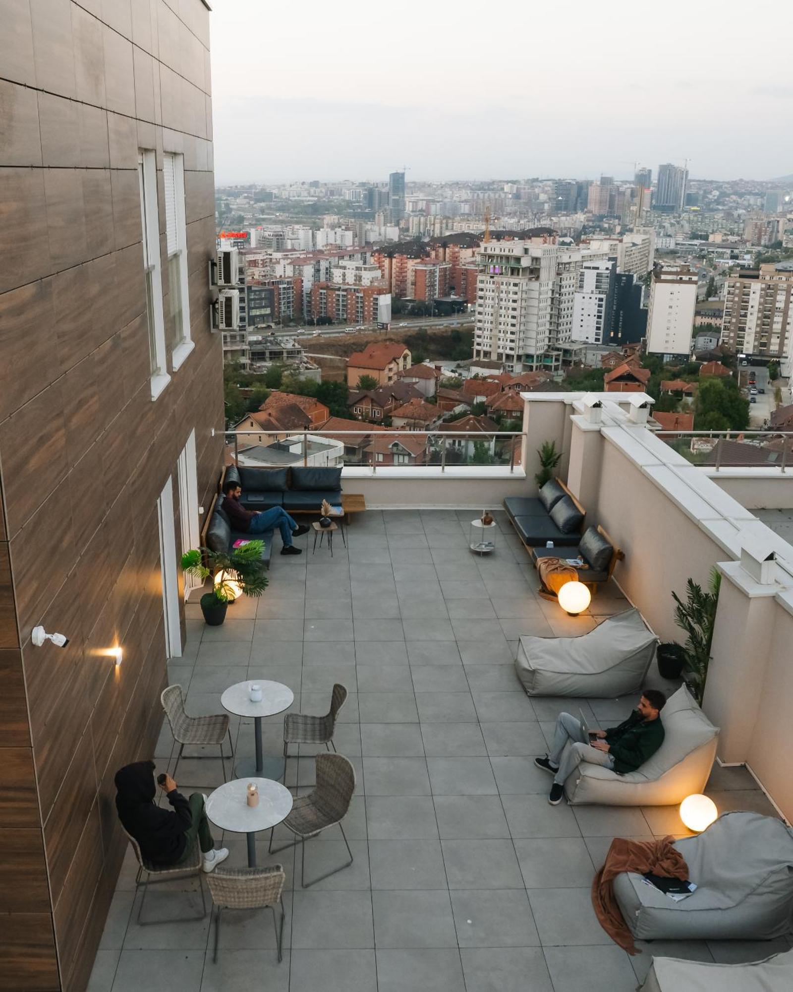 Etern Apart Hotel Prisztina Zewnętrze zdjęcie